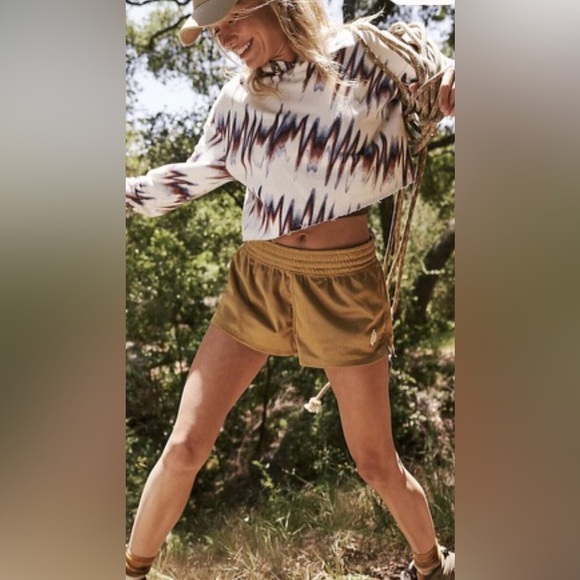 Free People Movement Half Time Printed Crop Hoodie Medium pullover sweatshirt - Picture 3 of 12